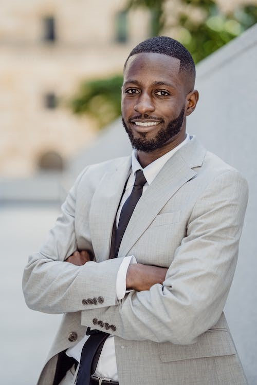 what-tie-to-wear-with-a-white-suit