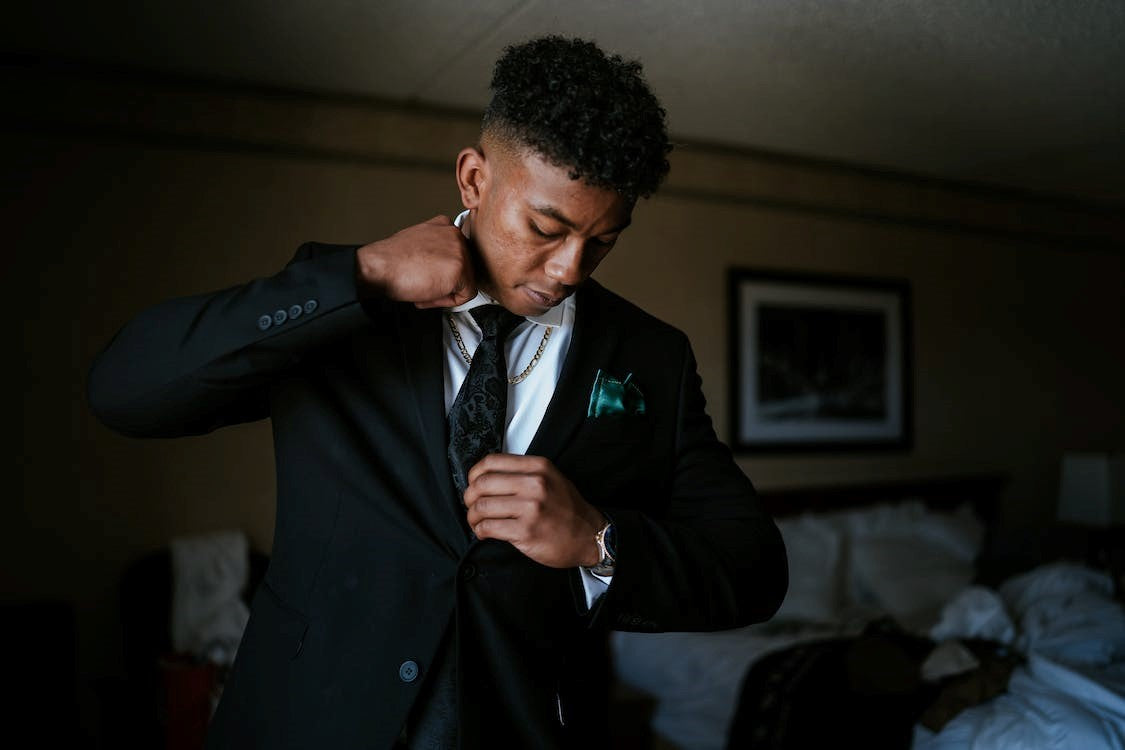 How can I Prevent my Suit from Wrinkling?