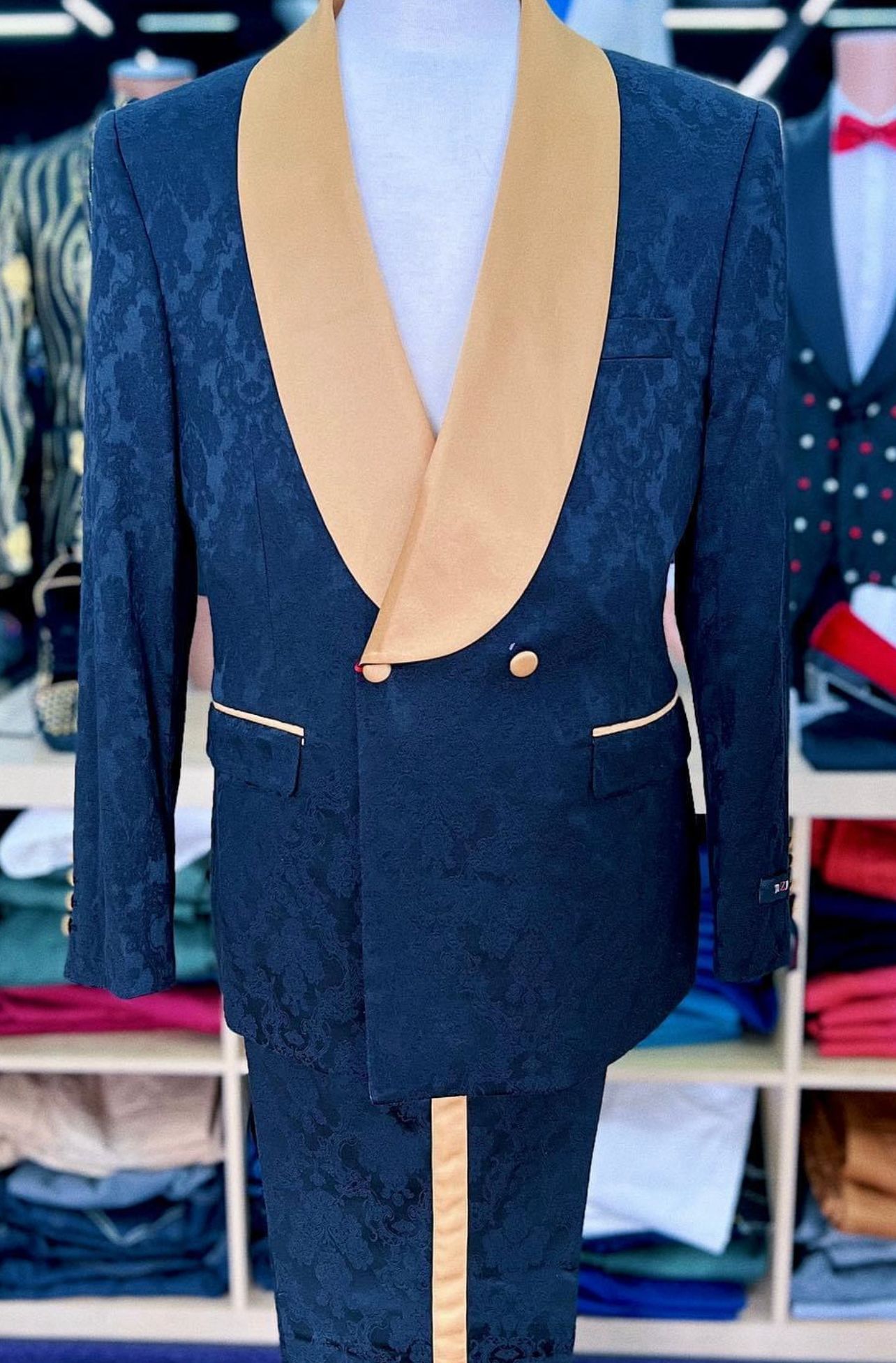 Men's Black and Gold Shawl Lapel Tuxedo with Jacquard Texture – Wedding & Prom Suit - 34 Short or Extra Small