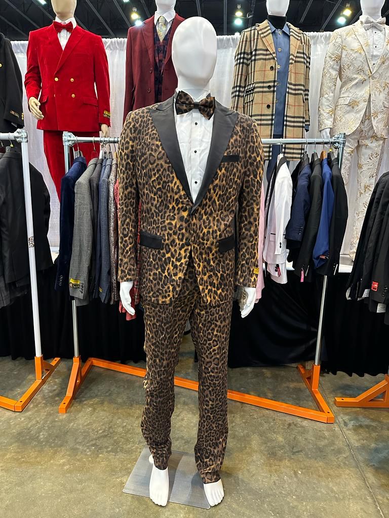 Mens Leopard Print Tuxedo with Black Satin Lapel and Bow Tie – Bold Animal Print Formal Suit - 34 Short or Extra Small