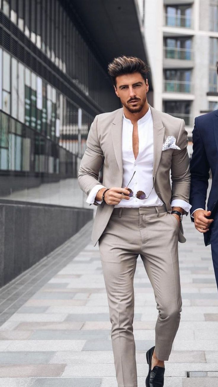 What Are the Latest Men's Suit Trends?