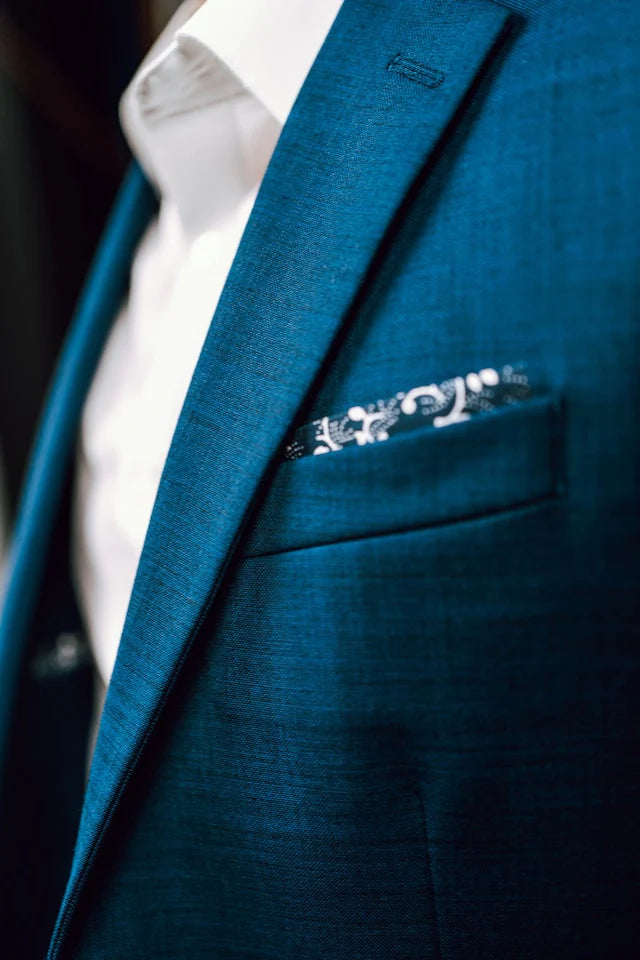 Mastering Elegance: The Buttoning Rule for Suits | Emensuits