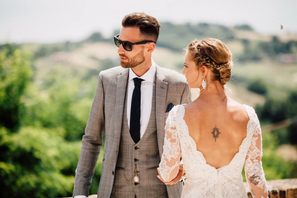 How to Dress for a Wedding