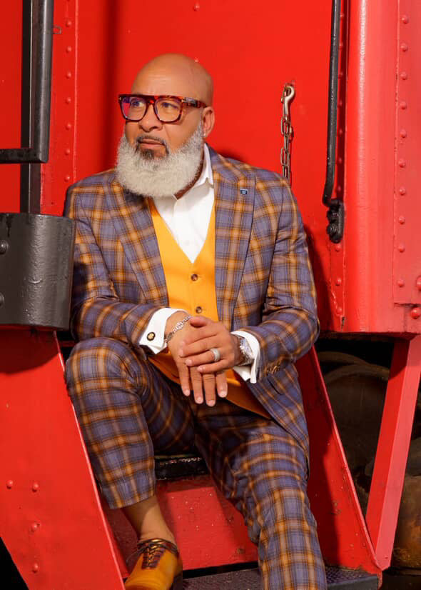 Men's Stacy Adams Bold Windowpane Plaid Print Vested Suit in Grey & Gold - 38 Regular