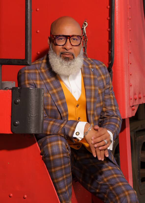 Men's Stacy Adams Bold Windowpane Plaid Print Vested Suit in Grey & Gold - 38 Regular