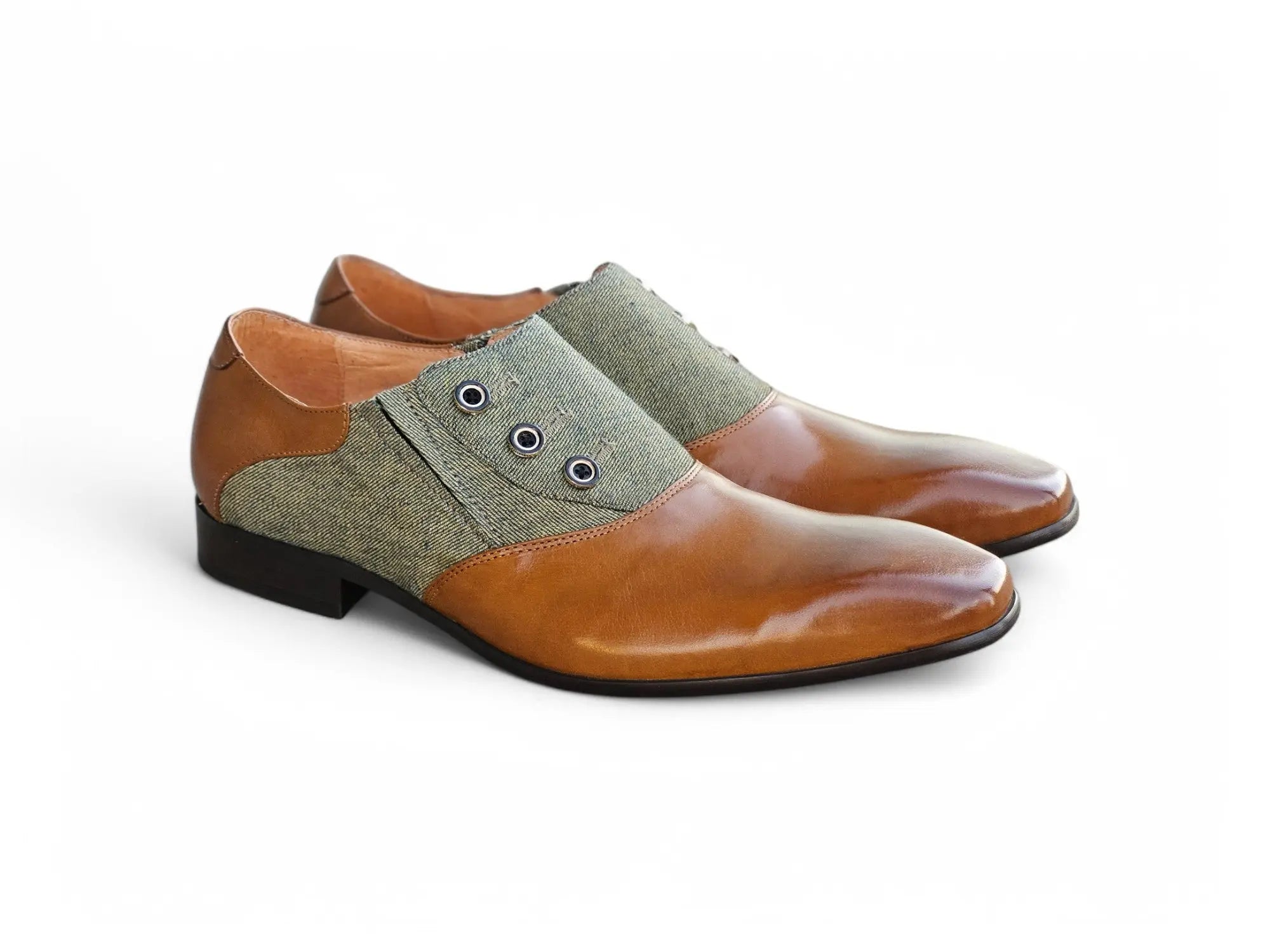 Carrucci Button-up Slip-on Loafer - 7.5
