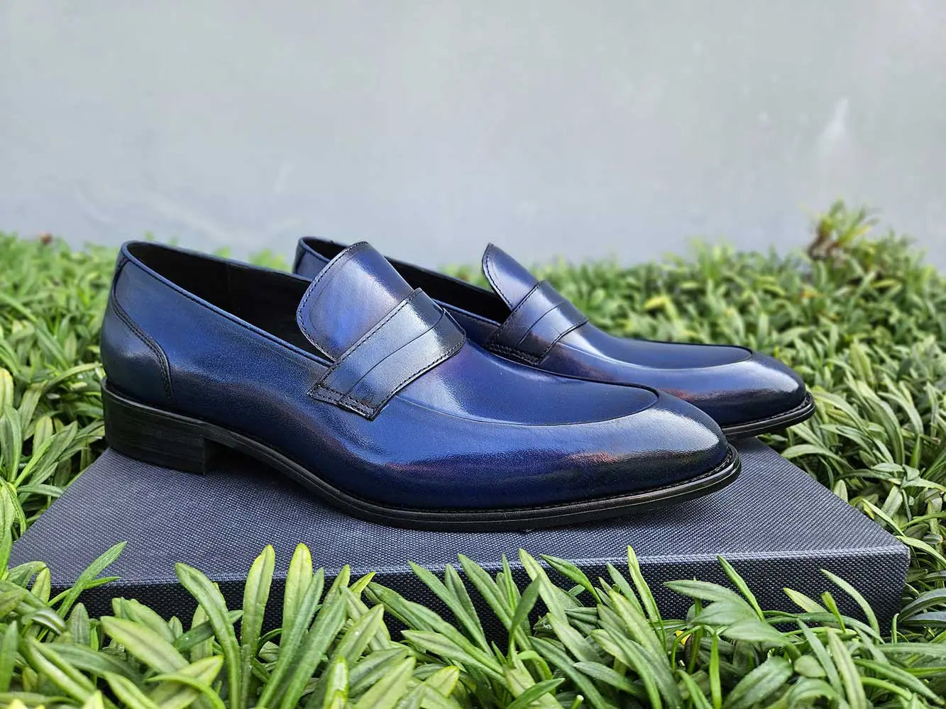 Carrucci Calfskin Modern Classic Penny Loafer - 10