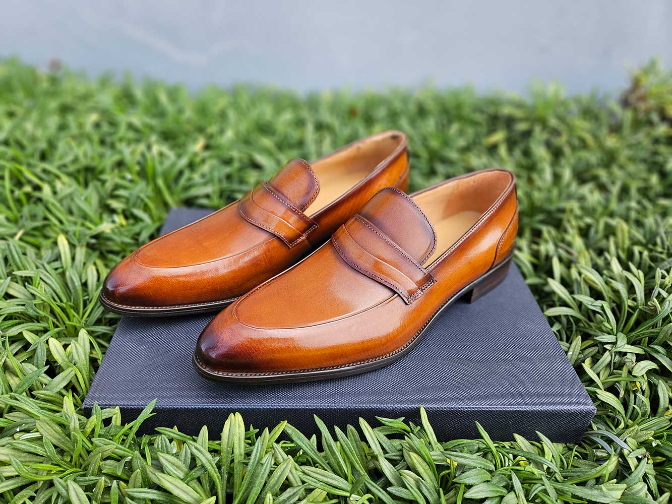 Carrucci Calfskin Modern Classic Penny Loafer - 10