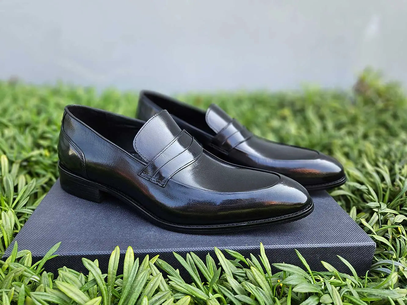 Carrucci Calfskin Modern Classic Penny Loafer - 10