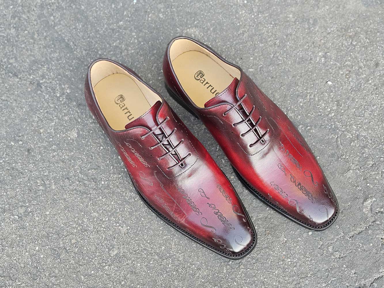 Carrucci Embossed Wholecut Oxford - 7.5