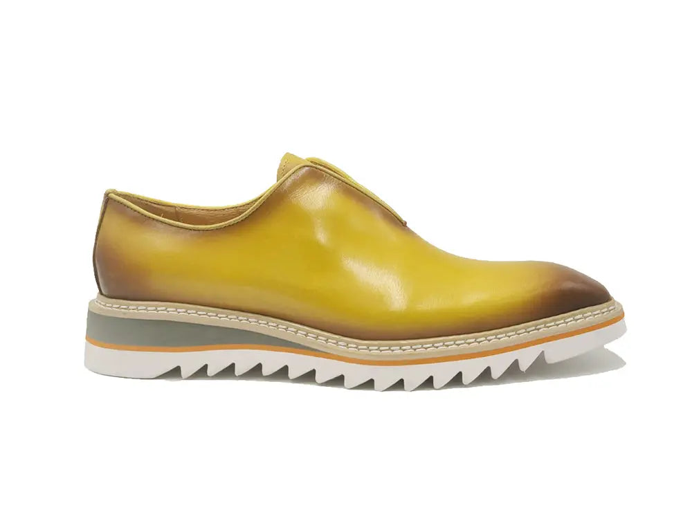 Carrucci Laceless Loafer with Contrast color lightweight sole - 8.5