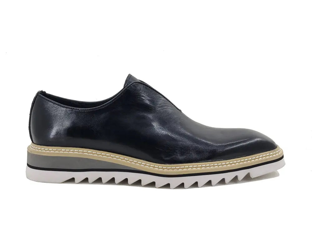 Carrucci Laceless Loafer with Contrast color lightweight sole - 8.5