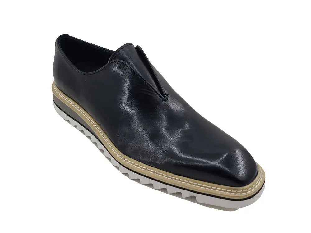 Carrucci Laceless Loafer with Contrast color lightweight sole - 8.5