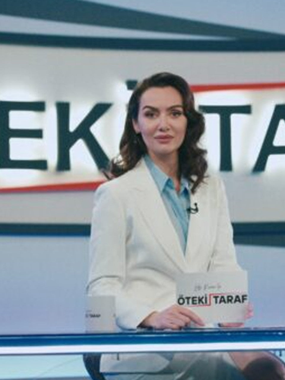 As The Crow Flies S01 Lale Kiran White Blazer - 52 Long