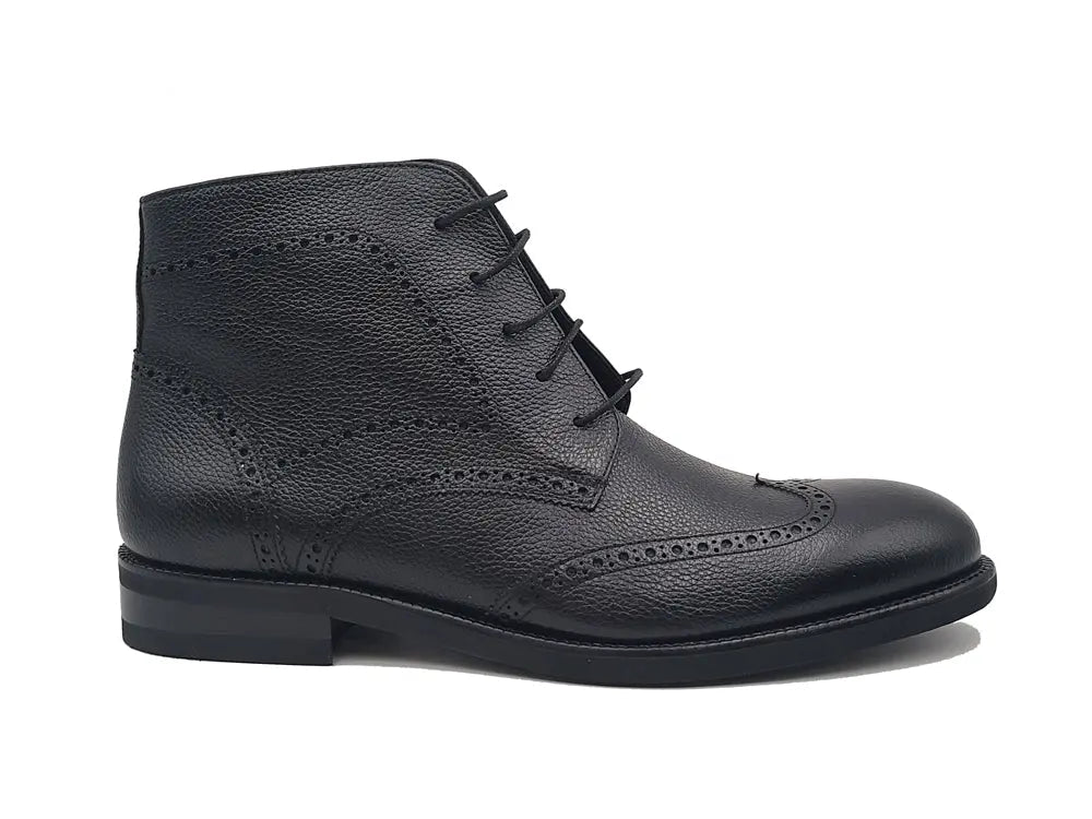 Pebble Leather lace-up boot with lightweight sole - 9