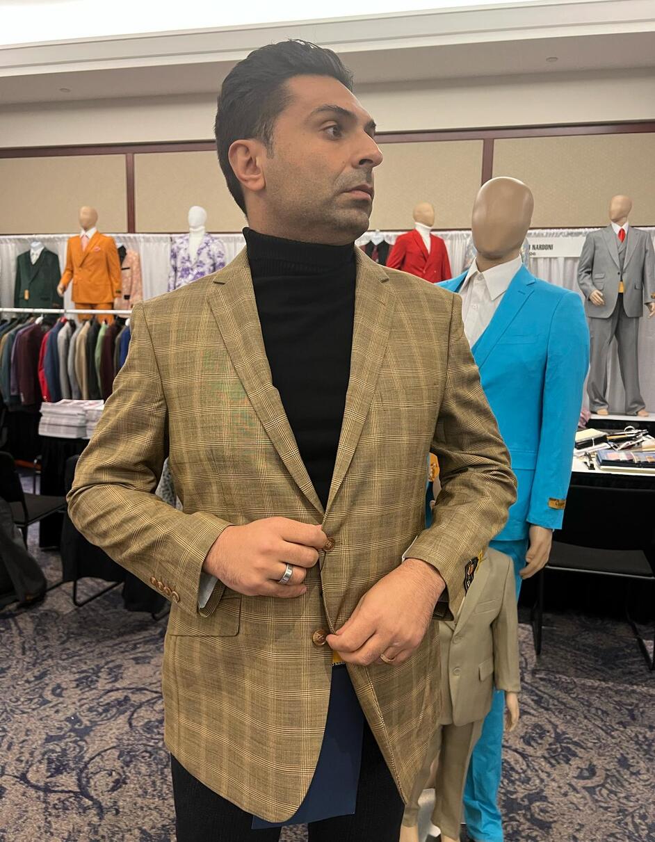 Men's Light Brown Plaid Sport Coat – Classic Check Blazer for Business and Casual Wear in Tan Windowpane Taupe Color - 38 Short