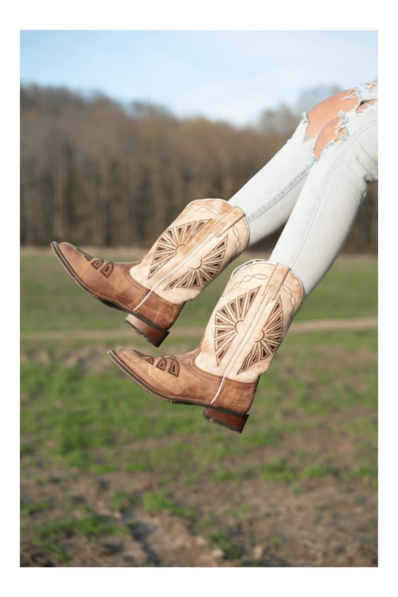 Laredo Women's Kite Days Broad Square Toe Leather Boots - Brown / Bone 5821 - 6M
