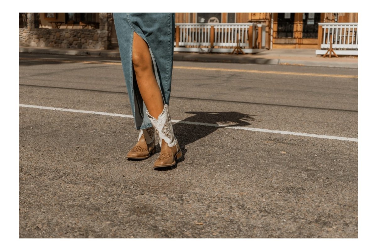 Laredo Women's Kite Days Broad Square Toe Leather Boots - Brown / Bone 5821 - 6M