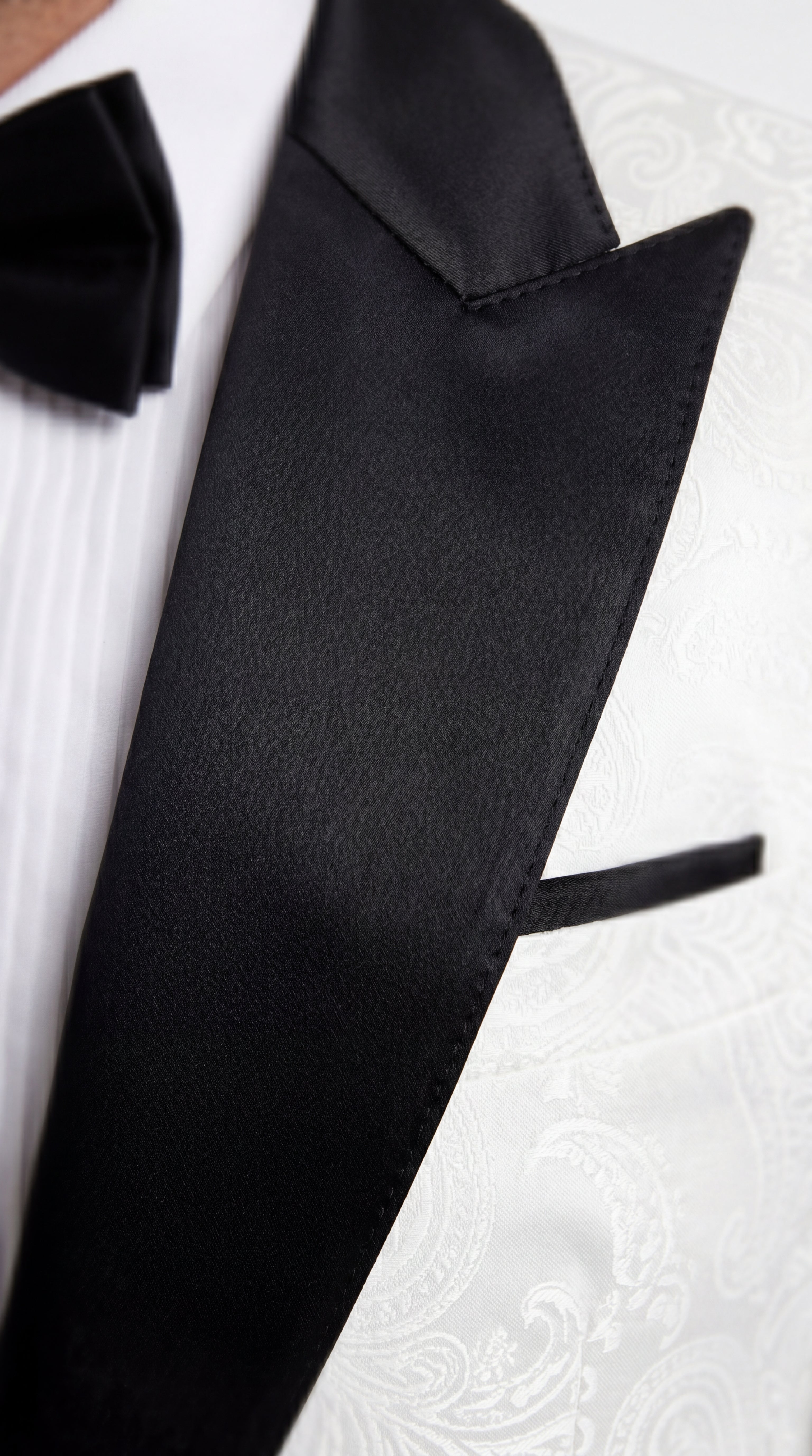 Statement Men’s White and Black Vested Tuxedo, Peak Lapel Wedding Prom Formal Suit with Bow Tie - 34 Short or Extra Small