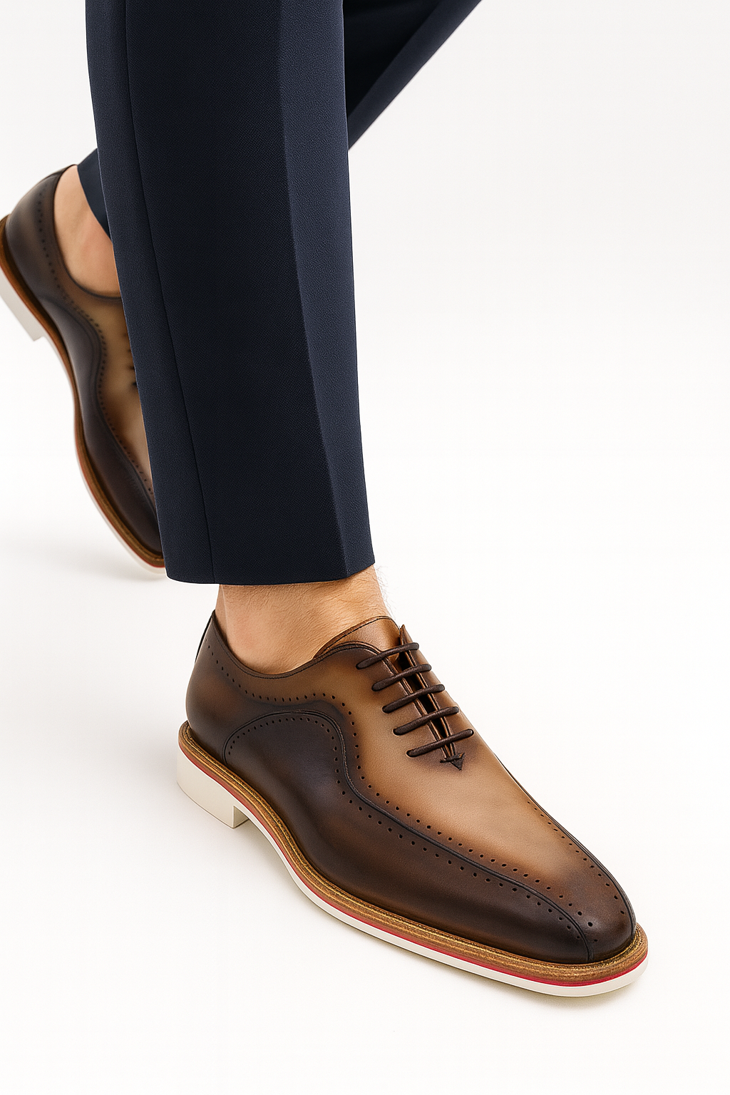 Carrucci Stylish Two-Tone Brogue Oxford - 8.5