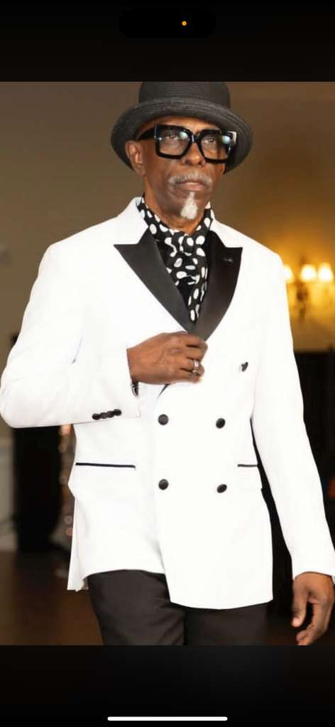 Mens White and Black Double-Breasted Tuxedo Modern Slim Fit Formal Suit for Weddings, Parties, and Special Occasions