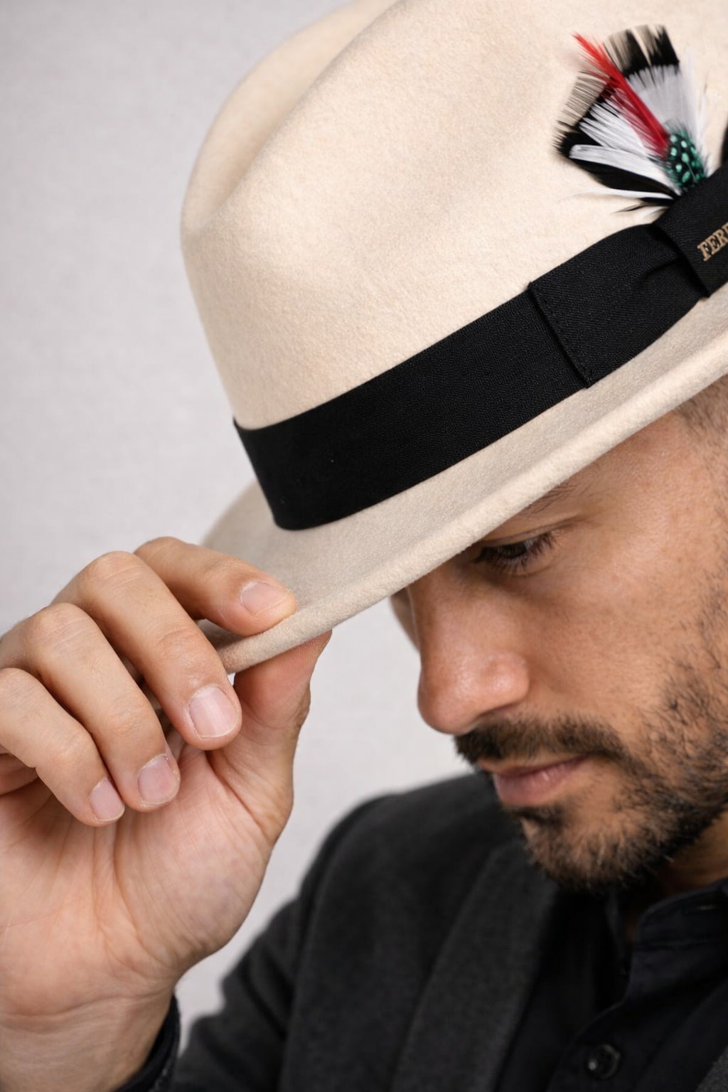 Gangster 100% Austrailian Wool Crushable Mens Fedora Hat - Removable Feather Gangster White/Black Mens Fedora Hat - Small